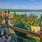 Bed & Breakfast Borostyan 3*
