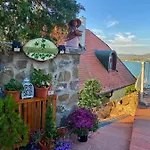 Borostyan Bed & Breakfast 3*