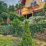 Borostyan Bed & Breakfast