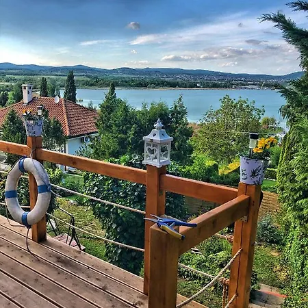 Bed & Breakfast Borostyán 3*