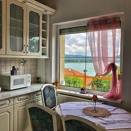 Borostyán Bed & Breakfast