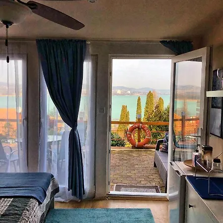 Borostyán Bed & Breakfast 3*