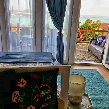 Borostyán Bed & Breakfast