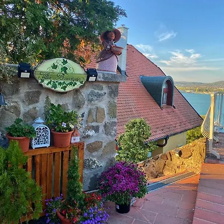 Borostyán Bed & Breakfast 3*