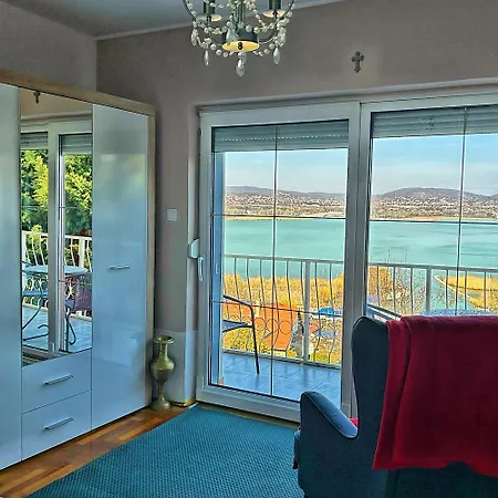 Borostyán Bed & Breakfast