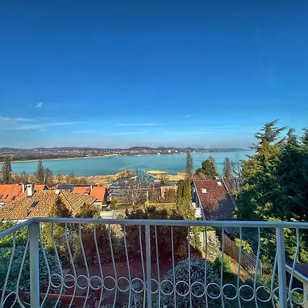 Bed and Breakfast Borostyan 3*