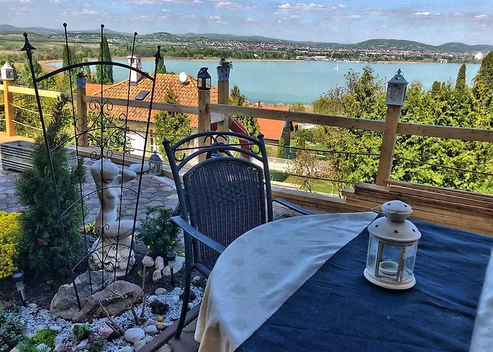 Borostyan טיהאני