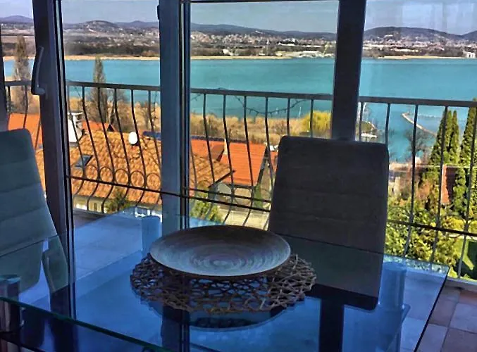 Borostyan לינה וארוחת בוקר