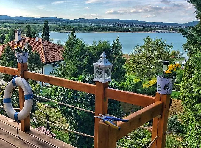 Bed & Breakfast Borostyan 3*