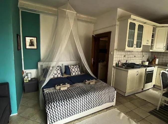 Borostyan Bed & Breakfast 3*