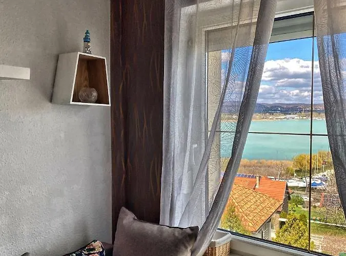 Bed & Breakfast Borostyan 3*