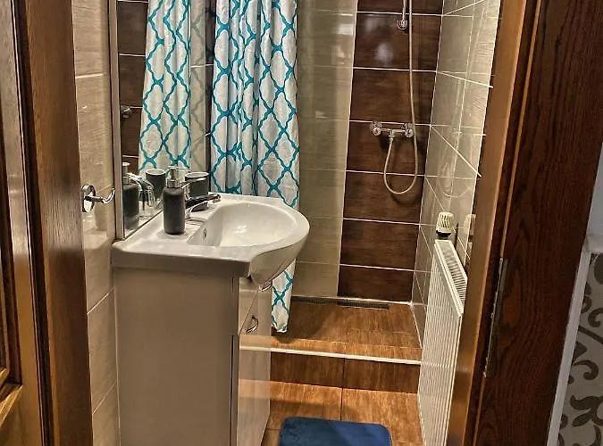 לינה וארוחת בוקר Borostyan