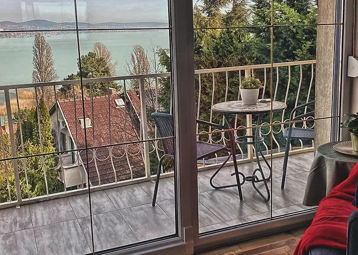 Borostyan טיהאני