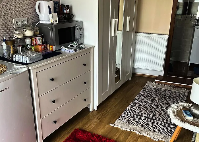 לינה וארוחת בוקר Borostyan טיהאני