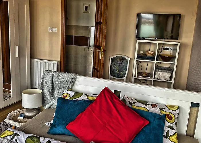 לינה וארוחת בוקר Borostyan 3*