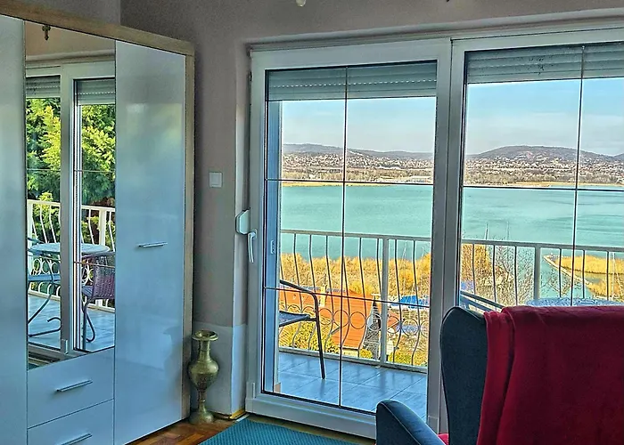 Borostyan לינה וארוחת בוקר